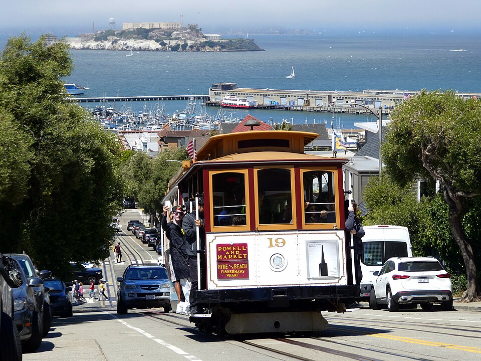 Cable car 19 on Hyde Street, July 2023
